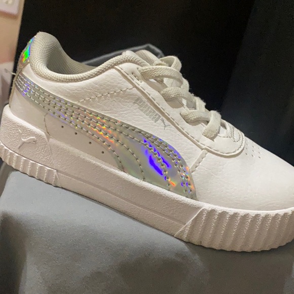 White pumas - Picture 1 of 2